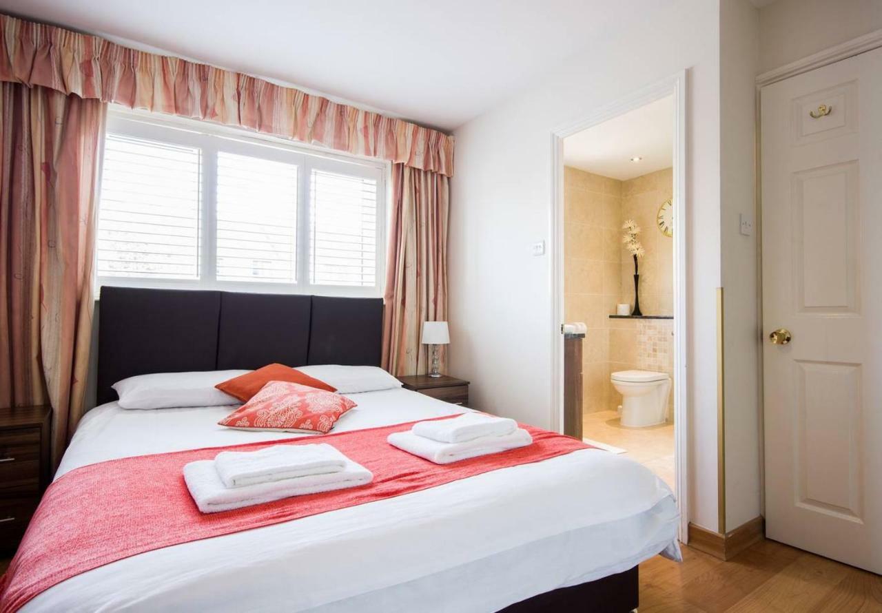 Spacious House, Sleeps 7 People Ридинг Экстерьер фото