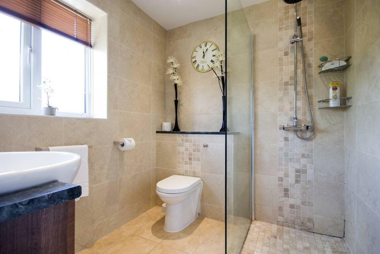 Spacious House, Sleeps 7 People Ридинг Экстерьер фото