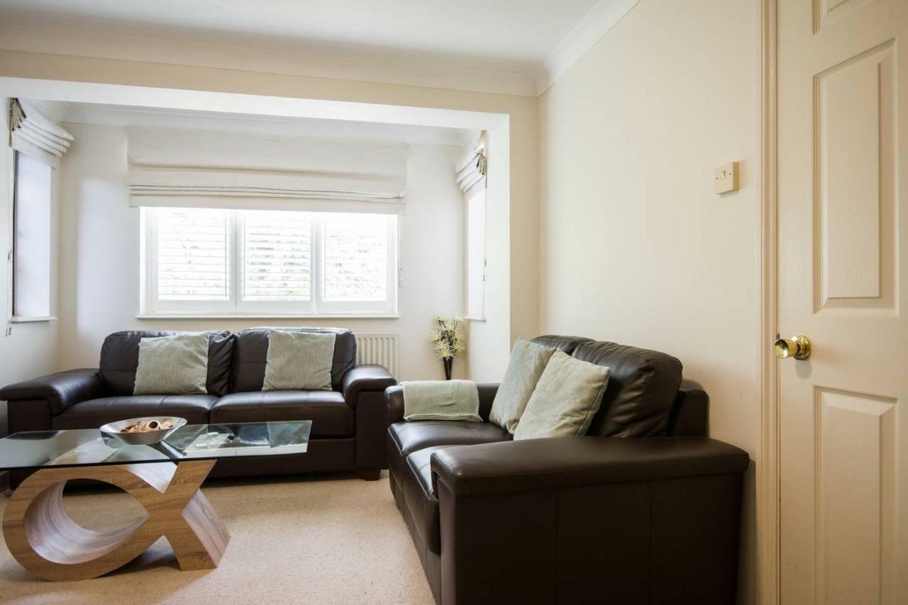 Spacious House, Sleeps 7 People Ридинг Экстерьер фото