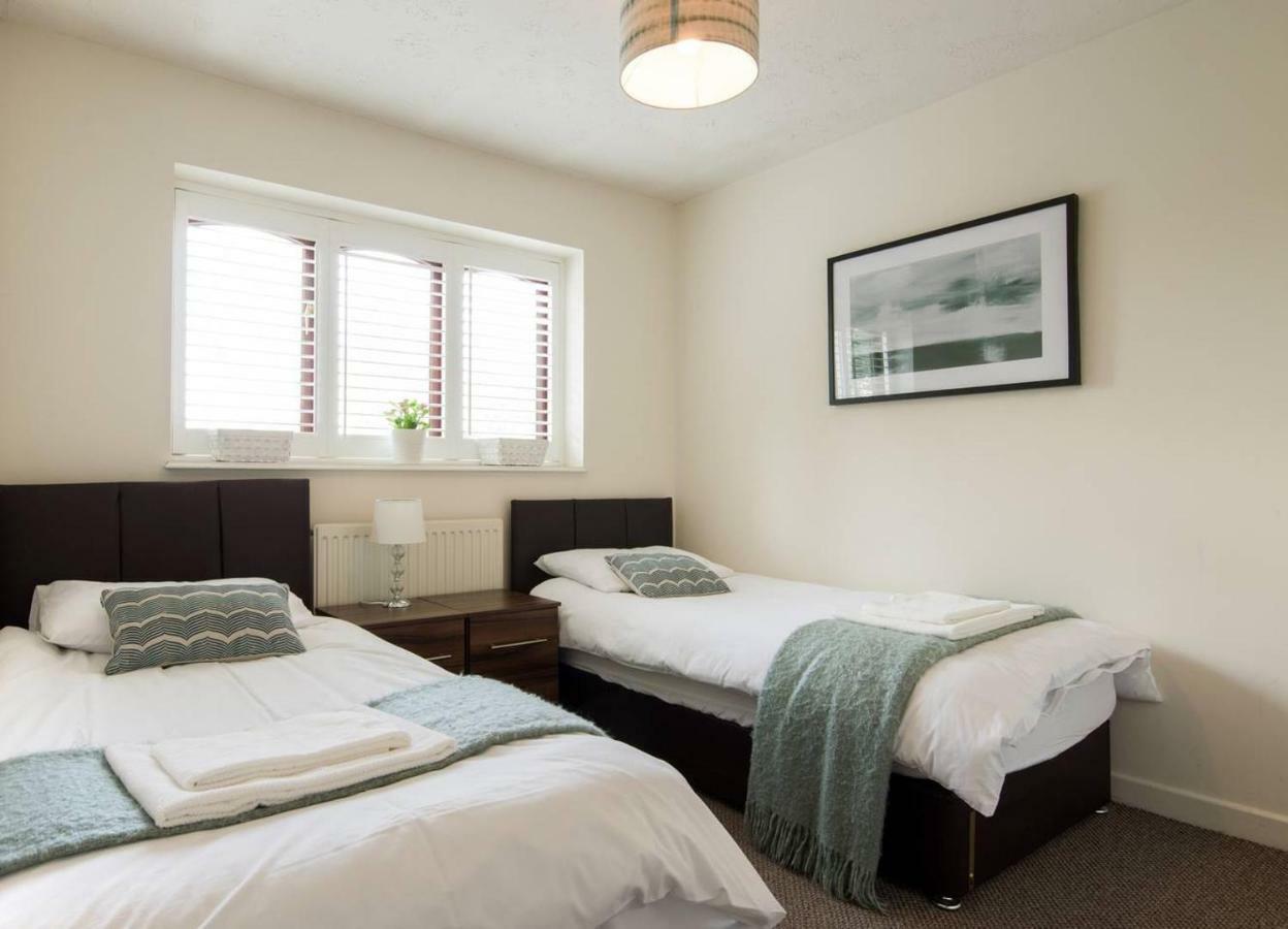 Spacious House, Sleeps 7 People Ридинг Экстерьер фото