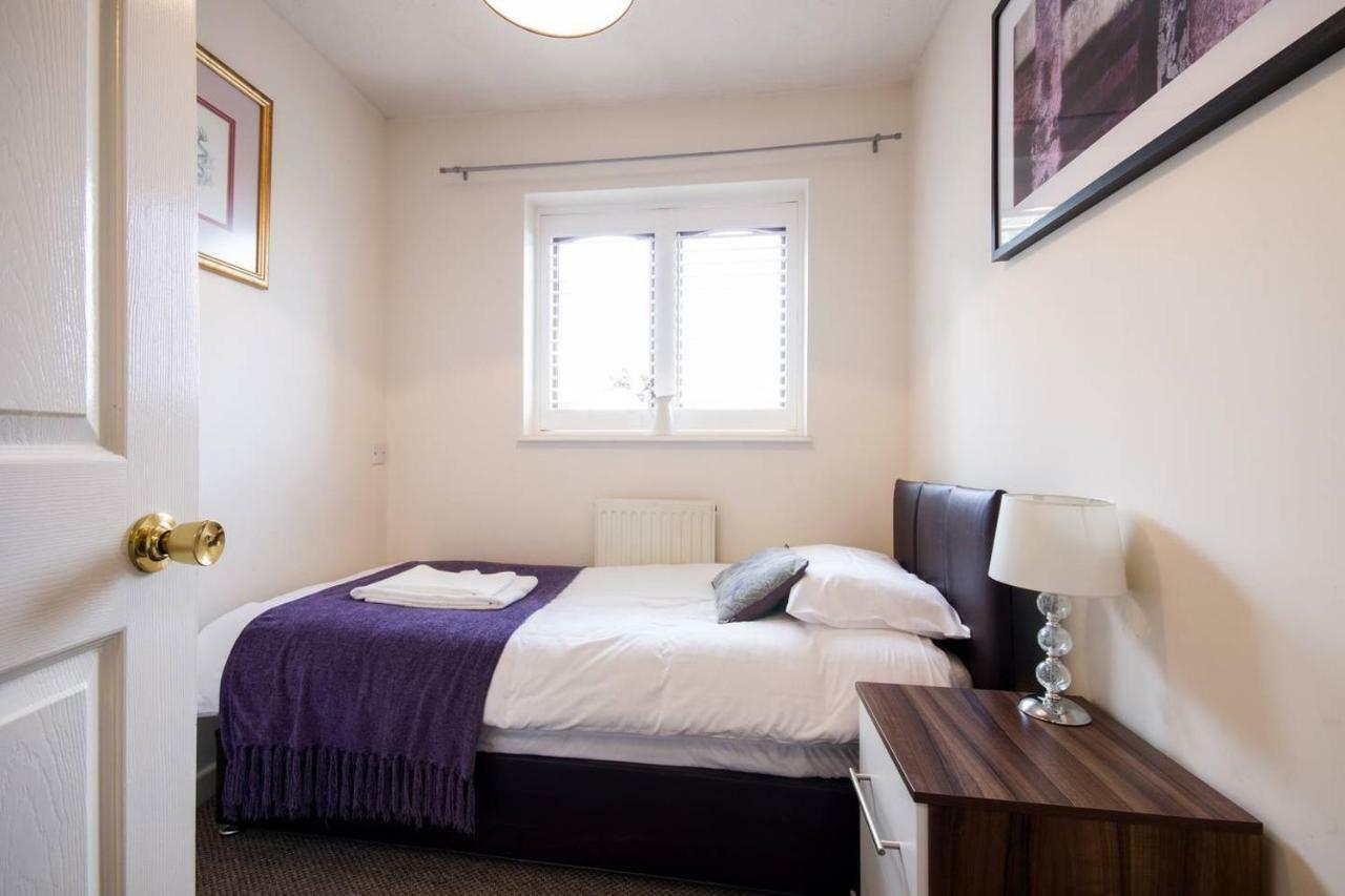 Spacious House, Sleeps 7 People Ридинг Экстерьер фото