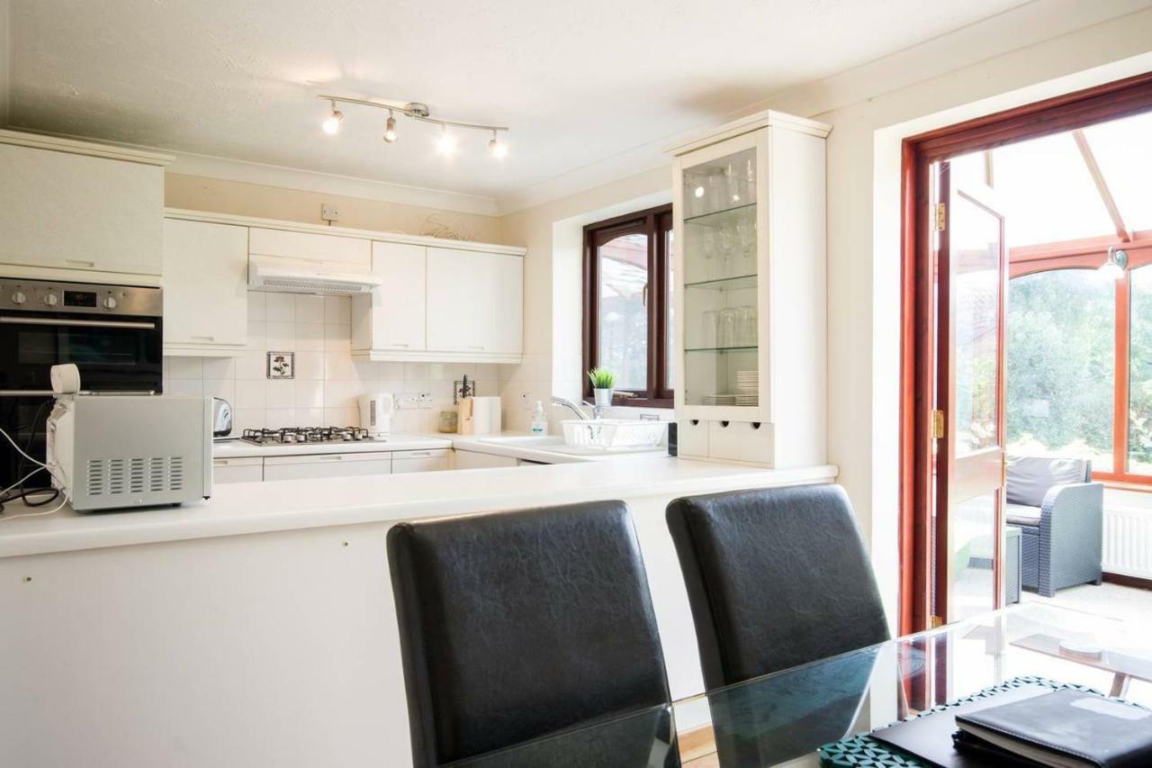 Spacious House, Sleeps 7 People Ридинг Экстерьер фото