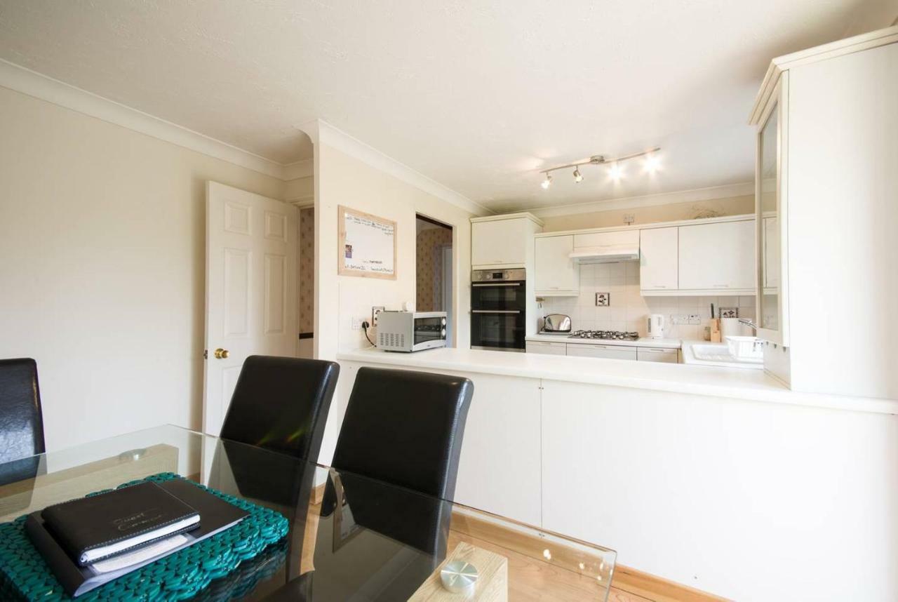 Spacious House, Sleeps 7 People Ридинг Экстерьер фото